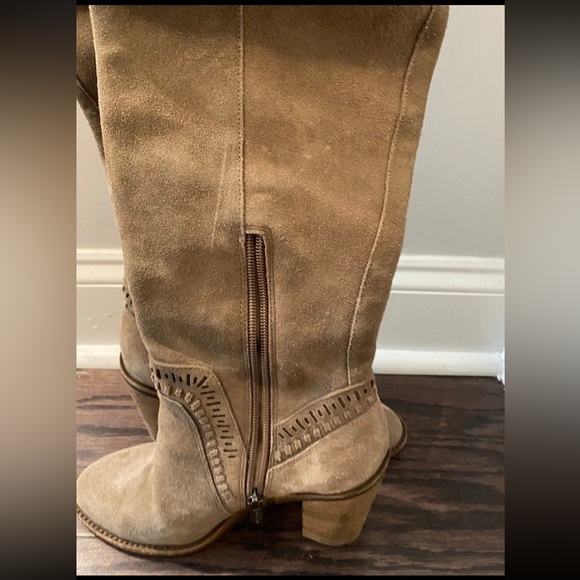 Vince Camuto suede boots - Picture 5 of 6